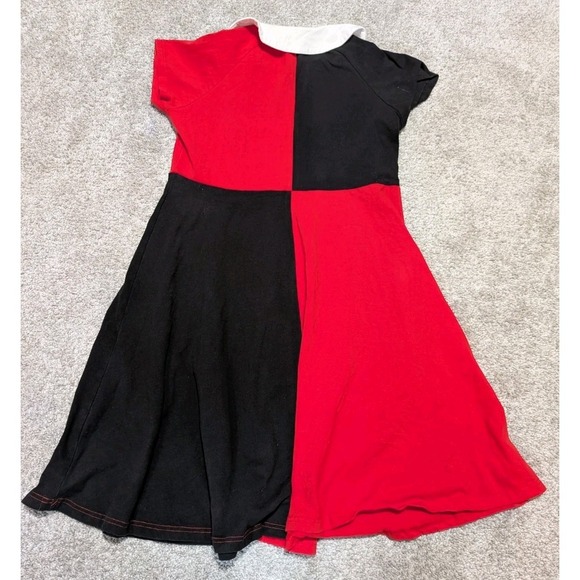 DC Comics Harley Quinn Red Black Hooded T-shirt Plus Size 0 Jester Batman - Picture 2 of 4